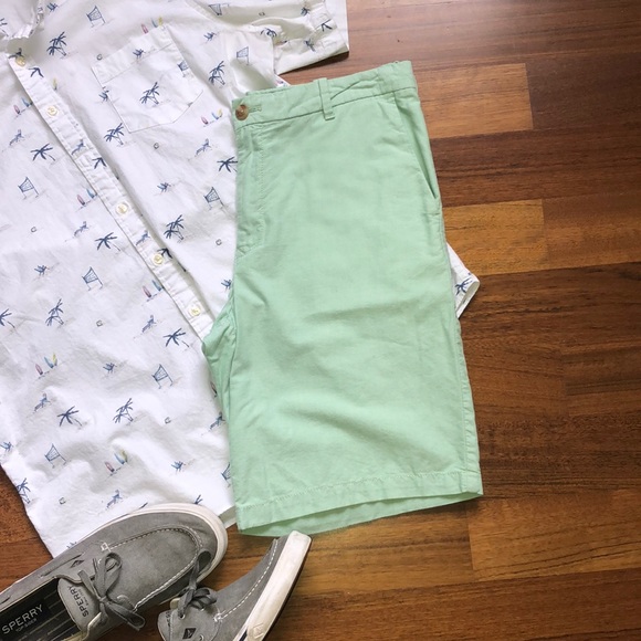 Izod Men’s Chino Shorts - Picture 2 of 5